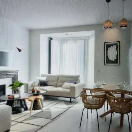 Center,top Floor Luxurious 4 Bed Apt Apartment *
